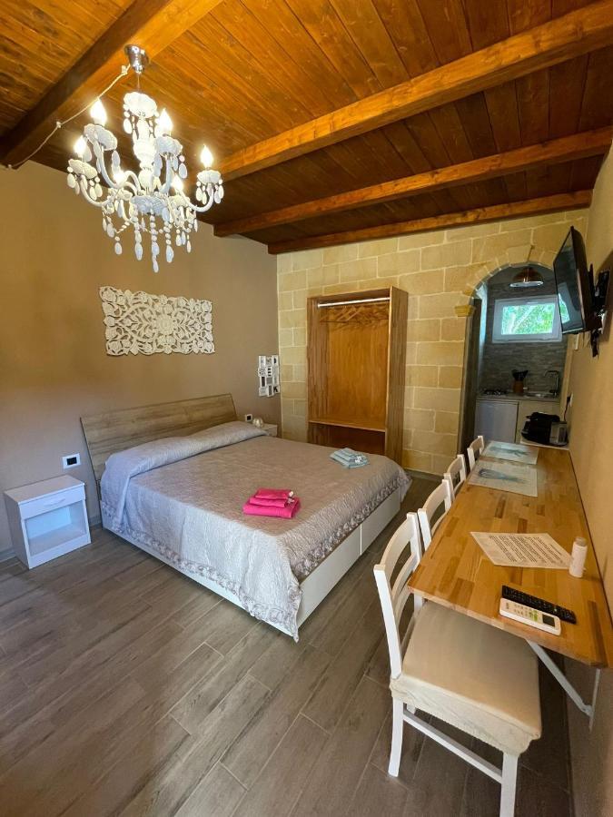B&B Le Carrube Sava Exterior foto