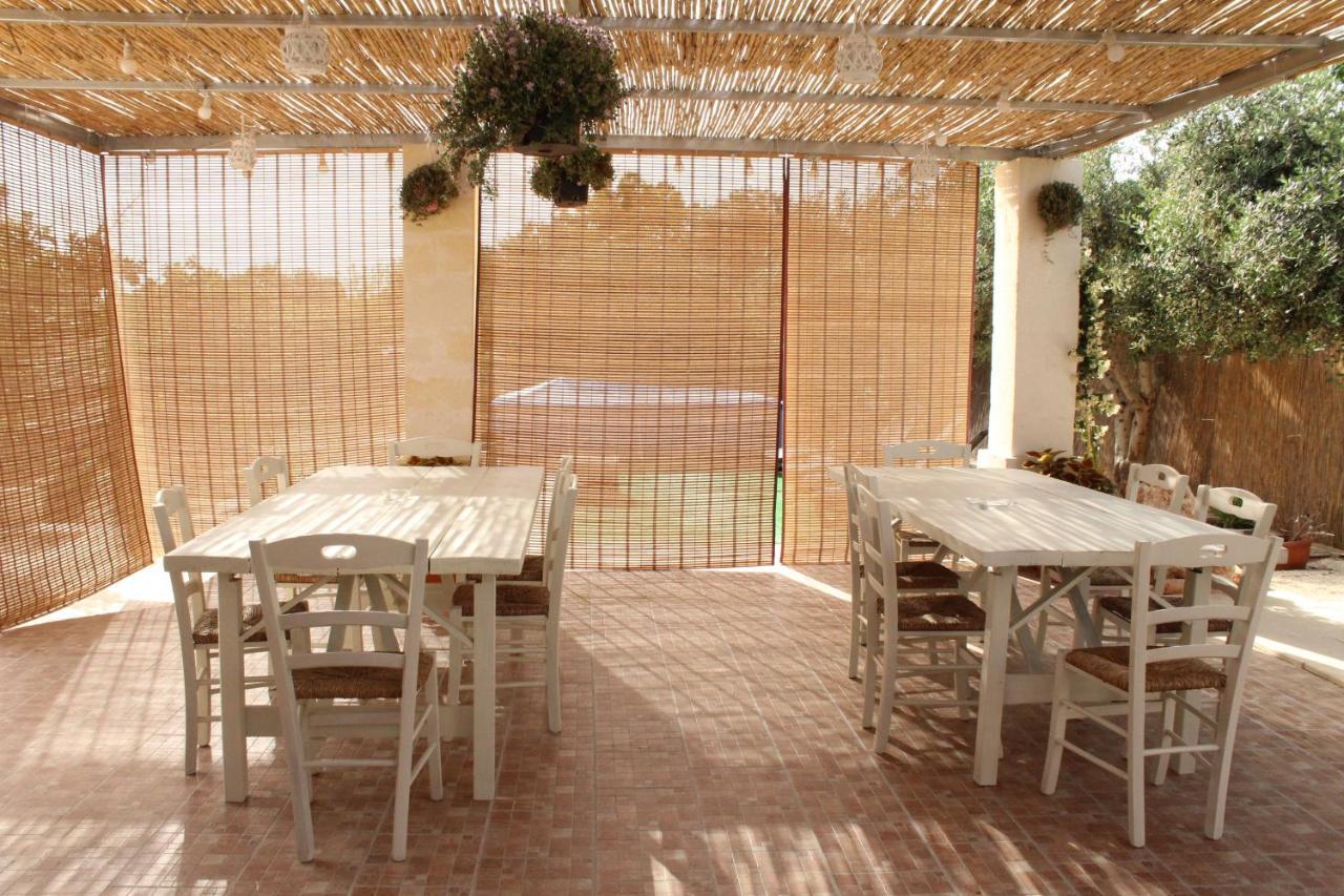 B&B Le Carrube Sava Exterior foto